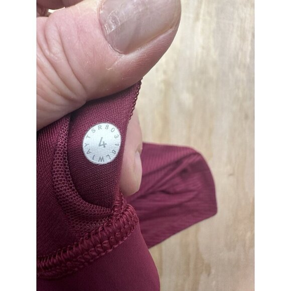 Lululemon Fully Flexed Two In One Tank Ruby Red Bra Sz 4 W1AYTS - Picture 3 of 6